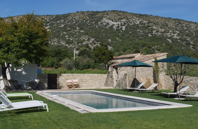 Luxury Provencal Farmhouse with aircon, Pool, WiFI - Vaison/Malaucene area.