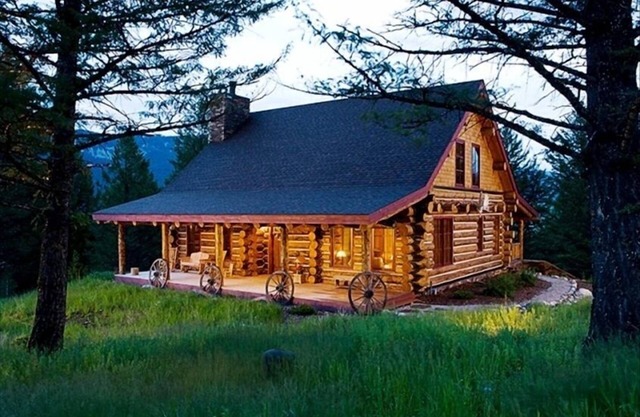 Luxury - Quintessential Montana Retreat - Ski and Fish! Sleeps 10, 4 beds 4 bath