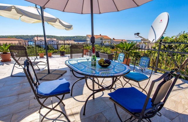 Luxury Rab Apartment With Terrace