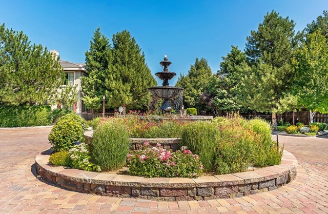 Luxury Reno Resort Living-Pet Friendly- Attached Garage