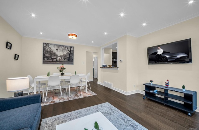 Luxury Renovated 3 Bedroom Home in North Yorkn