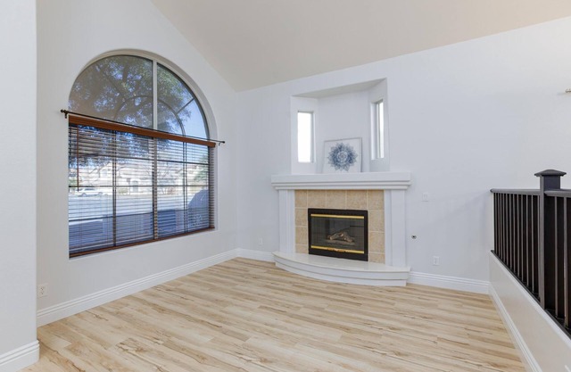 Luxury Resort Home near the Strip, with pool and games!