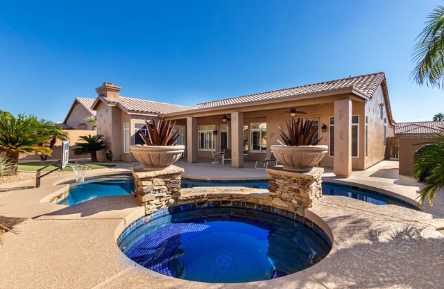 Luxury Resort Home, Peoria Stadium 5 min, Glendale, Pool, Hot Tub, Pool Table