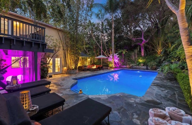 Luxury Resort Style- Heated Pool- Jacuzzi- Firepit