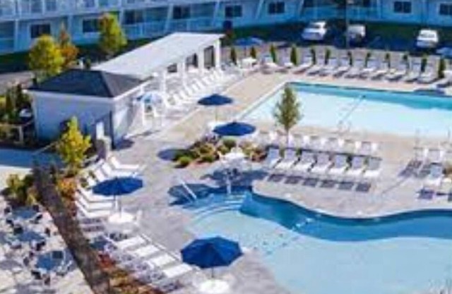 Luxury Resort with Restaurants , 5 minutes to the beach