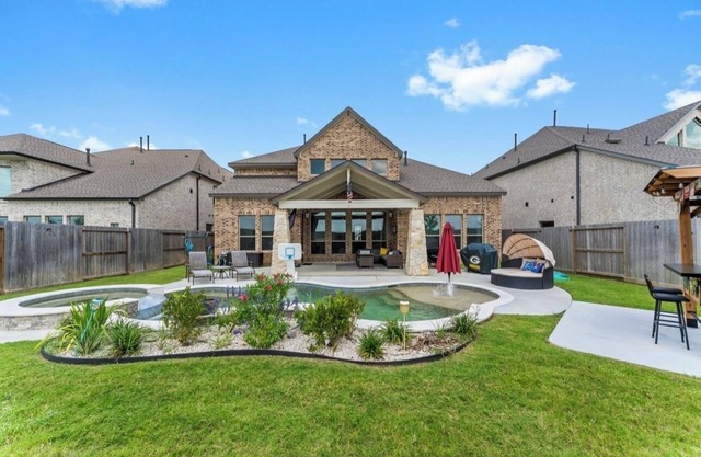 Luxury Retreat w/Pool & Spa