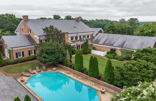 Luxury Retreat with Pool & Hot Tubs – Perfect Getaway!