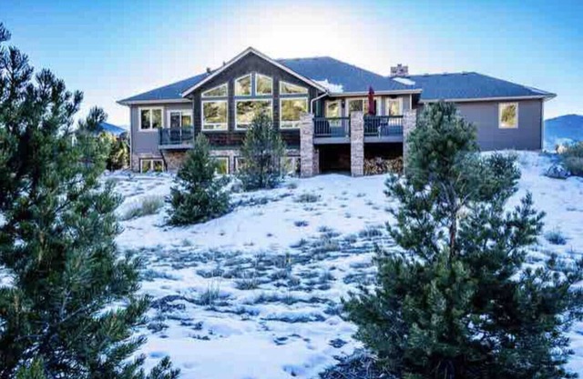 Luxury Riverfront Home on 2 Acres, with Hot Tub, only minutes from downtown BV