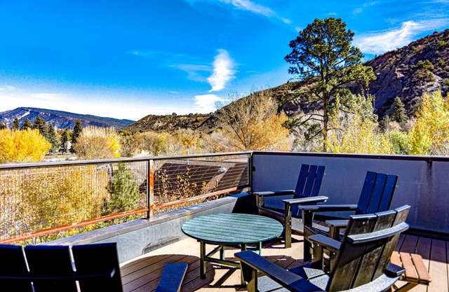 Luxury Riverfront Townhome Downtown, Roof Top Deck