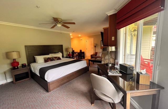 Luxury Room at Minerals Hotel and Spa @ Crystal Spring