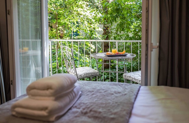Luxury Rooms With Balcony
