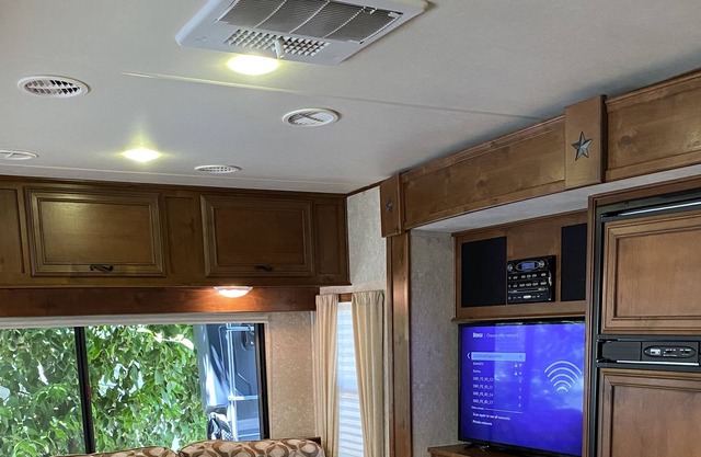 Luxury RV in Beautiful Cave Creek!