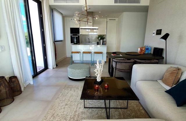 Luxury Santa Barbara heights - Terrace pools, close to the ocean