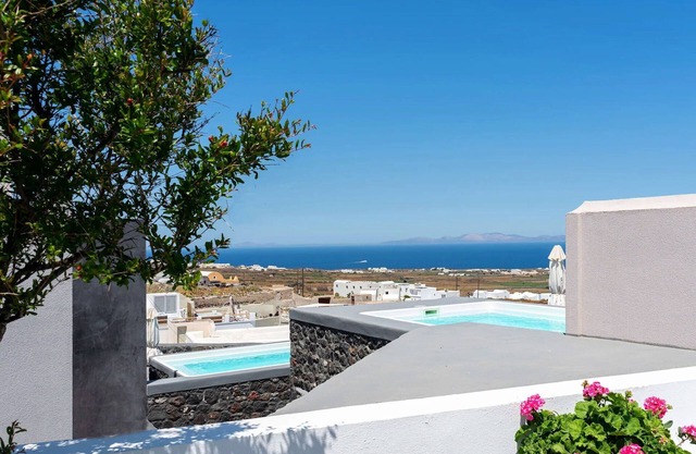 Luxury Santorini Villa | Superior Villa | Private Heated Plunge Pool | Sea.