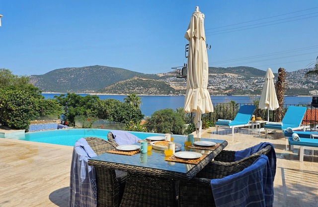 Luxury Sea Front Villa With Stunning Sea View Infinity Pool (Heated). Free Wi-fi