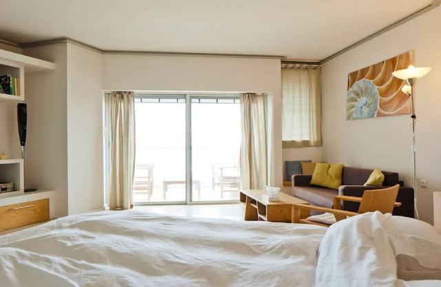 Luxury Sea View Apartment W Balcony
