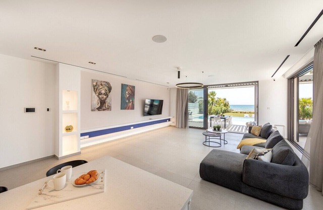 Luxury Seafront VIlla