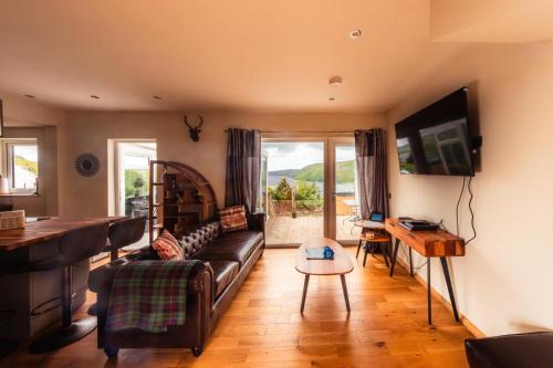 Luxury Seaview Cottage by Fairy Pools