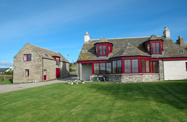 Luxury Self Catering Lodge & Barn - Along NC500 - Indoor Private Swimming Pool