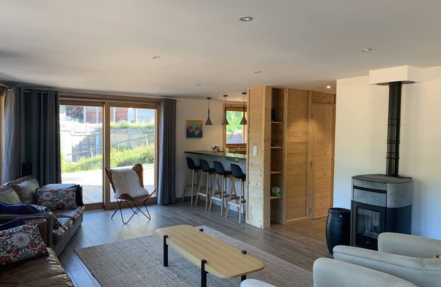 Luxury Self Catered Chalet with hot tub, Morzine-Avoriaz, Portes Du Soleil