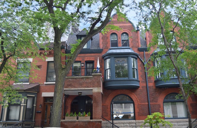 Luxury, spacious first floor brownstone in east Lincoln Park