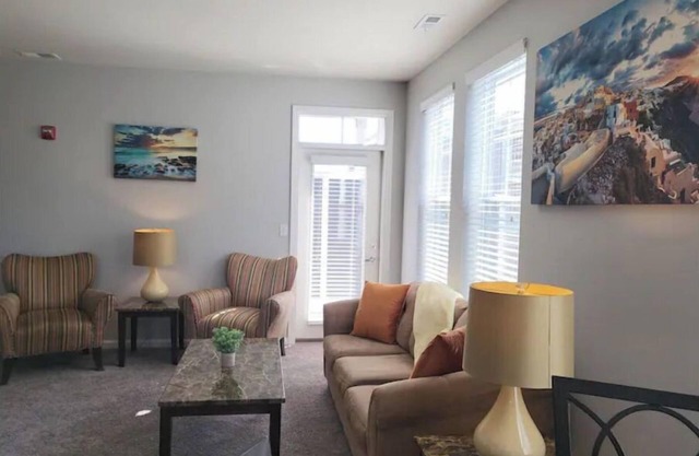 LUXURY STAY in a SPACIOUSLY LAVISH 1BR, 1BA.