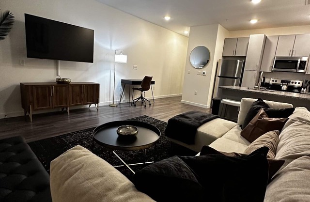 Luxury stay in the heart of the city and minutes from downtown! Free Parking!