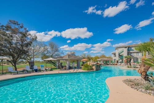 Luxury Stay with Workspace & Private Pool N268