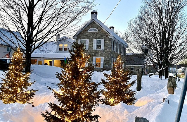 Luxury stone farmhouse.Perfect for families or company retreats! Close to Okemo!