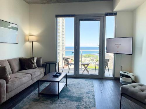 Luxury Studio Apt Near Brady St with Balcony and Lake View