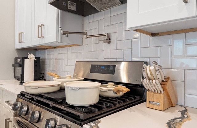 Luxury Style 3-bedroom house sleeps 9+with WiFi and AC near downtown Houston