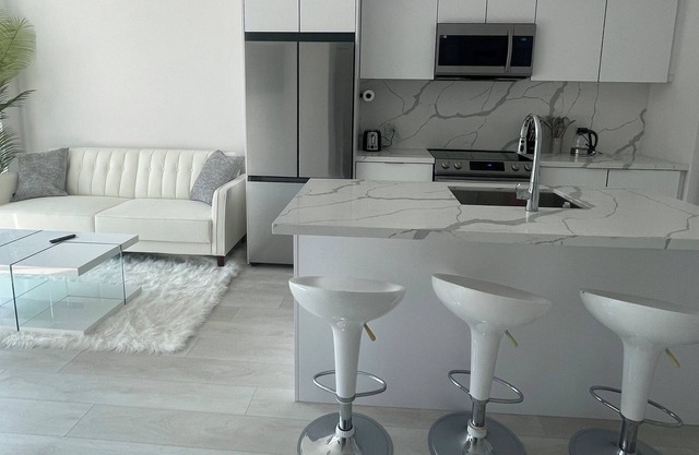 LUXURY SUITE | POOL | HOT TUB +++