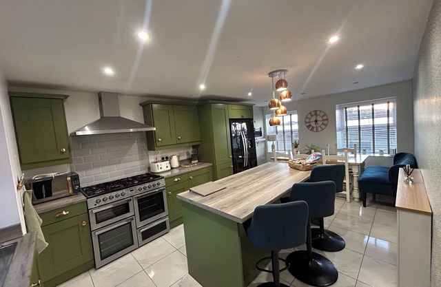 Luxury Town House with Sea View and Hot Tub