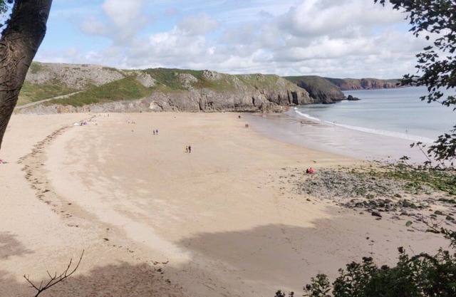 Luxury traditional Pembrokeshire stone cottage with Hot Tub and log burner.