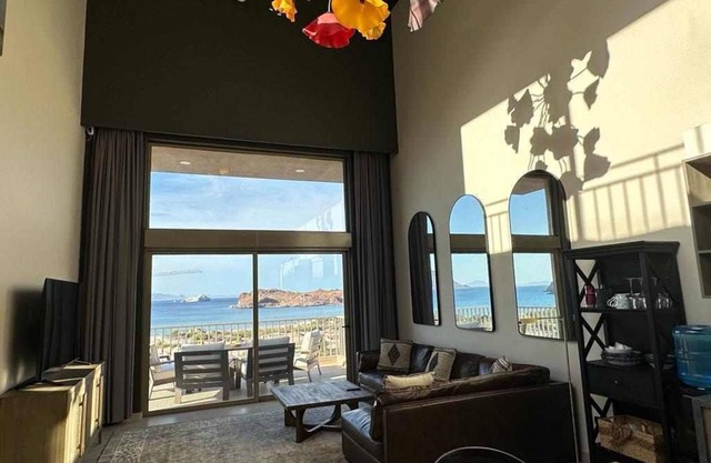 Luxury Tranquil Two Bedroom Penthouse Condo with Mountain and Sea Views.