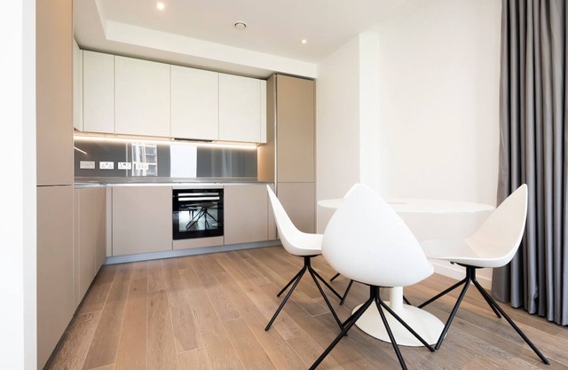 LUXURY TWO BED APARTMENT IN STRATFORD VILLAGE, NEAR WESTFIELD , STRATFORD INTL