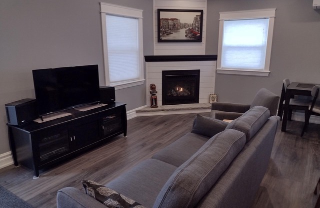 Luxury Two Bedroom Apartment- Walk to GO Station and downtown Georgetown