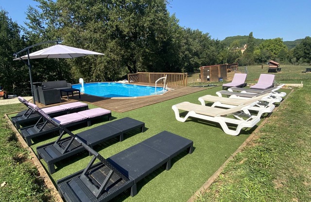 Luxury two-bedroom gite w/pool. Peaceful retreat, surrounded by nature.