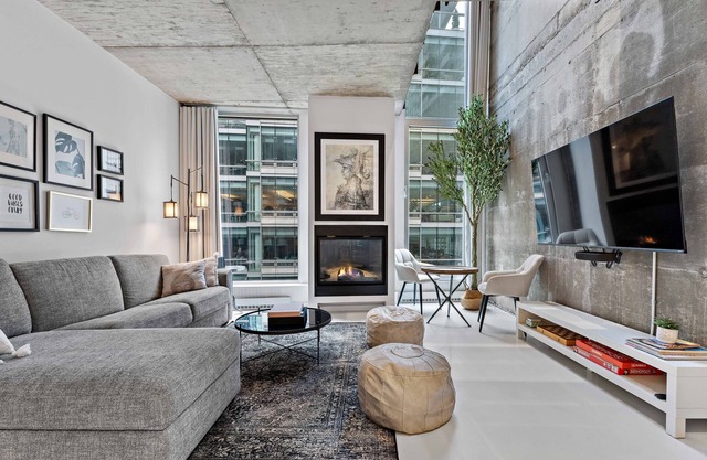 Luxury Two-level Loft, Gym, UG Parking, Perfect Location