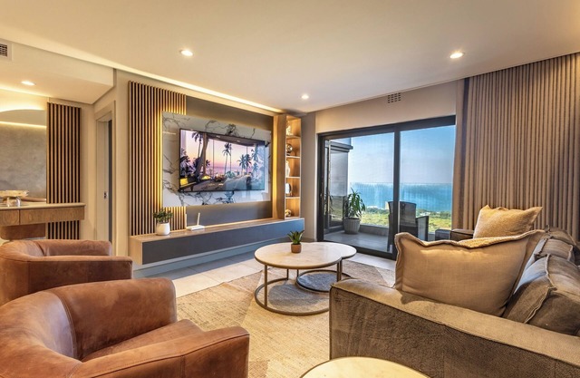 Luxury Umhlanga Escape | Sea Views, Balcony, Pool