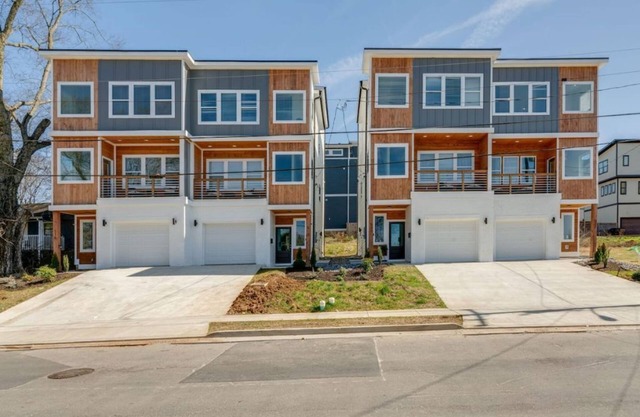 Luxury unit very close to Broadway 3
