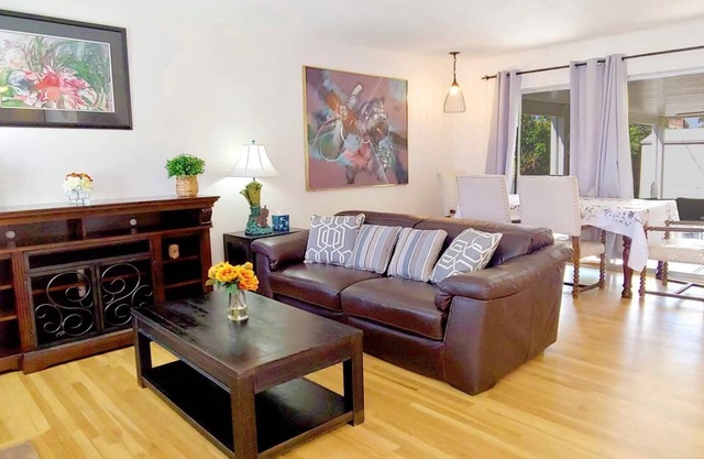 🌻🎈Luxury vacation home 8 minutes to Disneyland & Knott’s Berry farm✨5Br/2Ba☀️