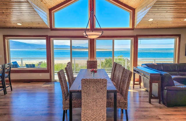 Luxury Vacation Home on the beach!