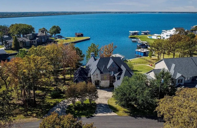 Luxury vacation rental near Dallas lake view pool hot tub