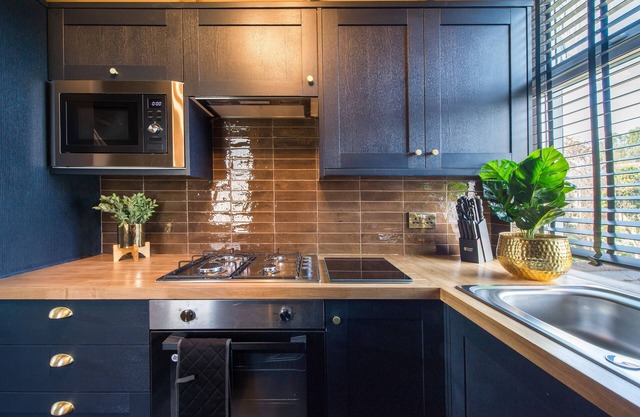 Luxury Versace 1 Bed, Hot Tub, Pool Table, Sky Tv