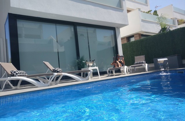 Luxury Villa Pool, 10 mins Walk to Beach & Golf near by