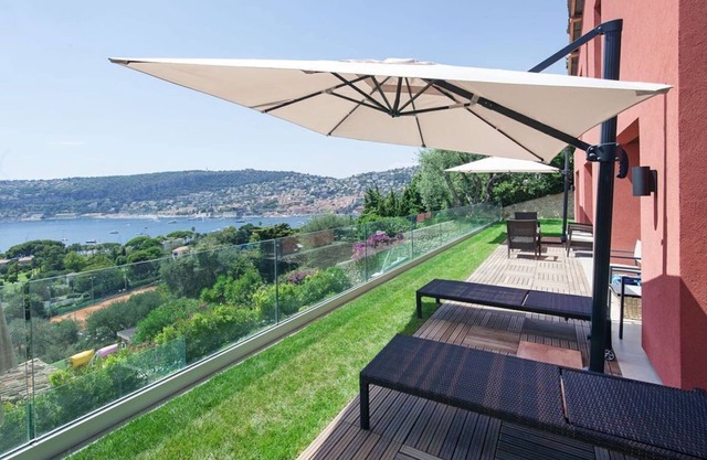 Luxury villa - 3 bedrooms/3 bathrooms- overlooking the bay of Villefranche