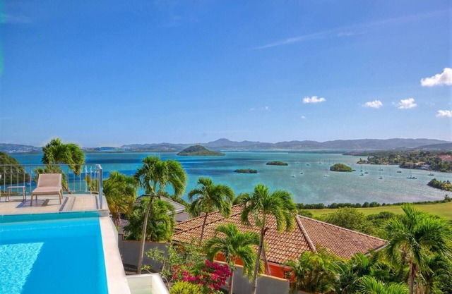 Luxury villa, 10 people, swimming pool, sea and golf view