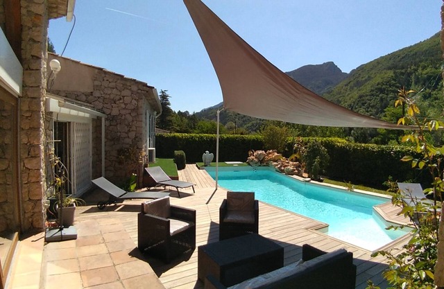 LUXURY VILLA ALPES MARITIMES WITH SWIMMING POOL REAR NICOIS COUNTRY.