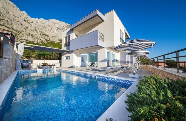 Luxury Villa Blue Silk with Heated Pool